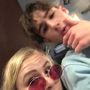 Meet your Posher, Caitlin